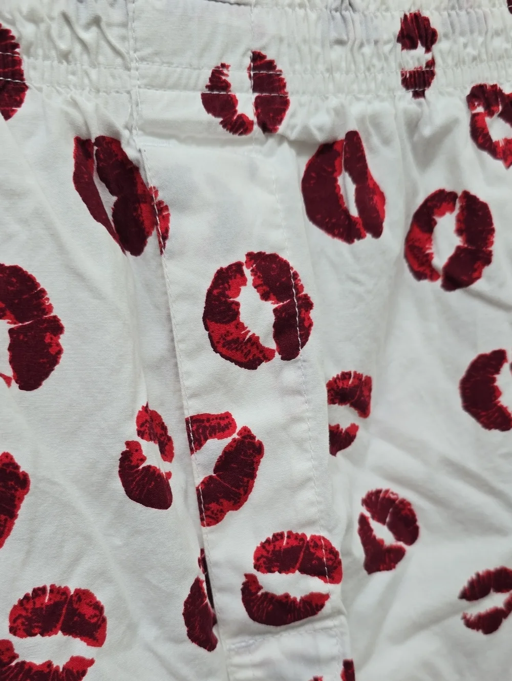 MERONA Men's White Boxer Shorts with Red Lip Print - Size XL